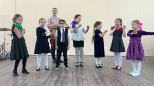 "Давай с тобой милая домик наживать" - игровая песня Волгоградской области