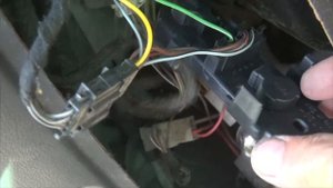 Volkswagen Sharan как заменить перегоревшую лампу габаритов в задних фонарях.