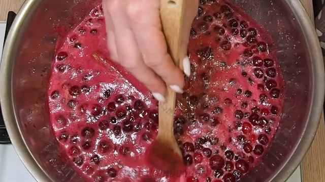 Густое Варенье из Вишни с Косточками и Целыми Ягодами на Зиму — Рецепт Пятиминутка