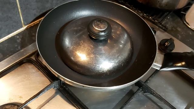 ENGLISH MAN IS COOKING SCOTTISH LOCH TROUT.АНГЛИЙСКИЙ МУЖЧИНА ГОТОВИТ ШОТЛАНДСКУЮ ОЗЁРНУЮ ФОРЕЛЬ смотреть онлайн