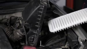 Guide: Sådan udskifter du motorluftfilter på TOYOTA COROLLA E120