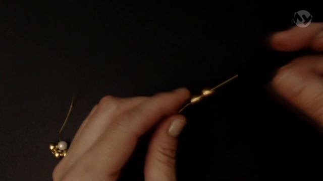 Цветок из бусин. 2 способ. смотреть онлайн