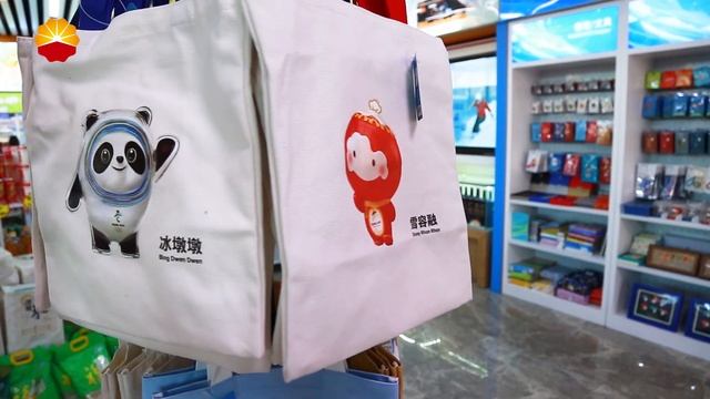 Талисманы Олимпиады - 2022 в Пекине: Бин Дуньдунь и Сюэ Жунжун на АЗС КННК смотреть онлайн