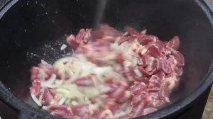 Куриные сердечки в сметане\Готовим в казане на костре