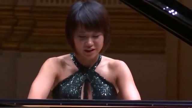 YUJA WANG plays Chopin - Waltz Op 64 No 2 in C sharp minor / Yuja Wang Carnegie Hall 2017 ENCORE