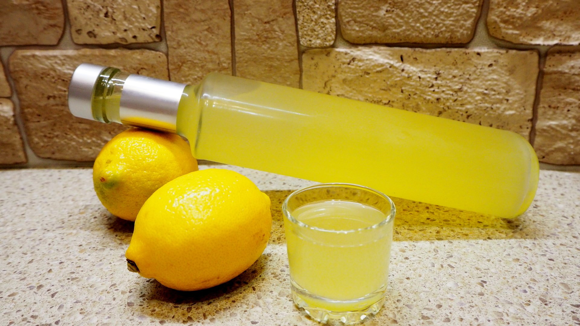 Лимончелло на самогоне на 3. Лимончелло. Экстракт цедры лимона. Лимонный сироп.
