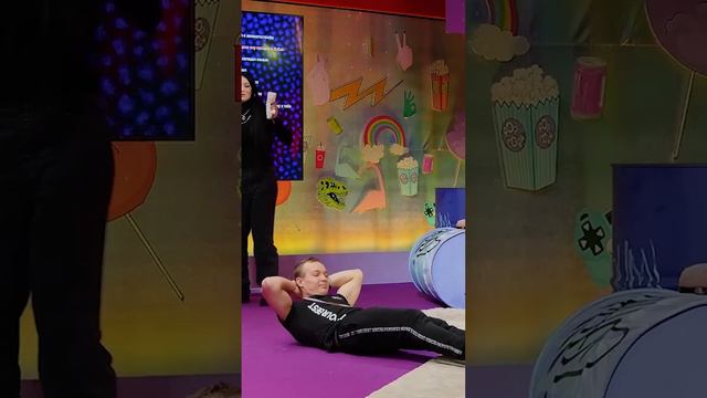 Опасная Карина Кросс на шоу "Кто твой подписчик"🔪 смотреть онлайн