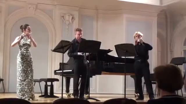 Divertimento for Flute, Oboe and Clarinet Op. 37 by Malcolm Henry Arnold (1921-2006) смотреть онлайн