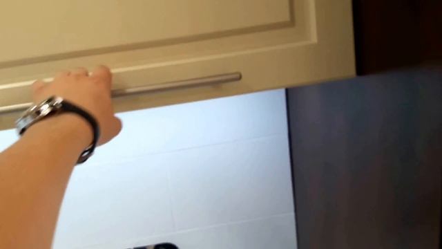 Кухня неоклассика с крашенными фасадами. смотреть онлайн