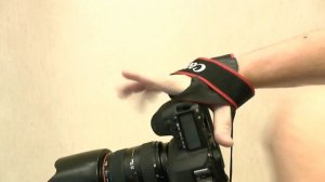 Как наматывать ремень от фотокамеры на кисть