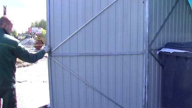 Контейнерная площадка с воротами. смотреть онлайн