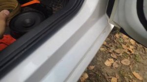 Замена штатных динамиков в Volkswagen Polo sedan на DL Audio Barracuda 165