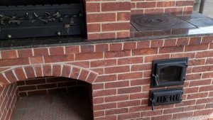 Печь-Барбекю из кирпича ручной формовки