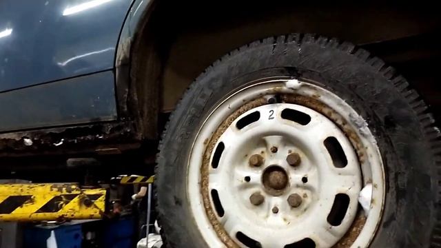 Заводим Москвич в -15°C. Замена выхлопной трубы... смотреть онлайн