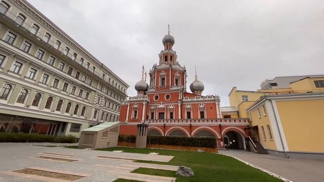 Шагаю по Москве в окрестностях Воздвиженки