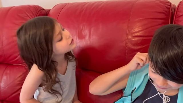 Emilia HACKS The Internet and Marcus’ IPAD! #marcusandemilia #hacker #youtubekids #kids смотреть онлайн