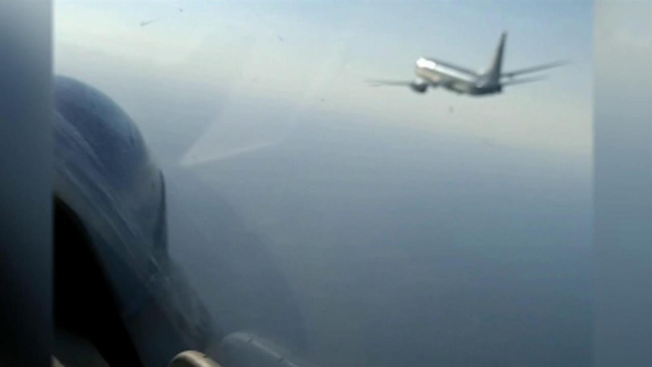 Самолет в первый день пролетел. Су-27 перехватил самолет-разведчик США над черным морем. Самолет разведчик ВВС США над черным морем. Самолет Посейдон над черным морем. Boeing p-8 Poseidon над черным морем.