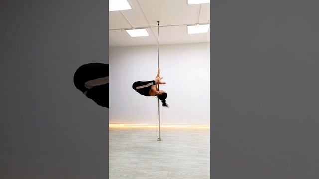 облеты в Pole-dance (трюки на пилоне)