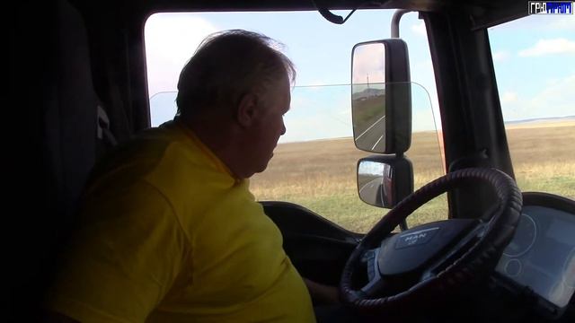 Дальнобойщик жрёт и едет на опасное место смотреть онлайн