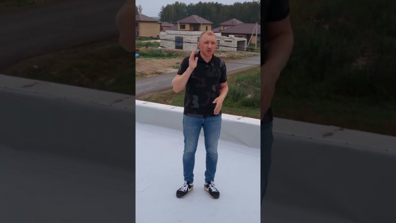 К домам со скатной крышей все давно привыкли. А что насчет домов с плоской кровлей?