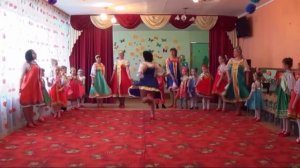 Фольклорный жанр  танец " Ой сад, во дворе"