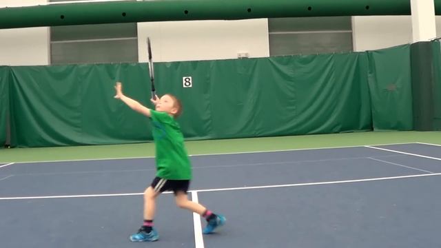 Max (6 years old) practices tennis смотреть онлайн