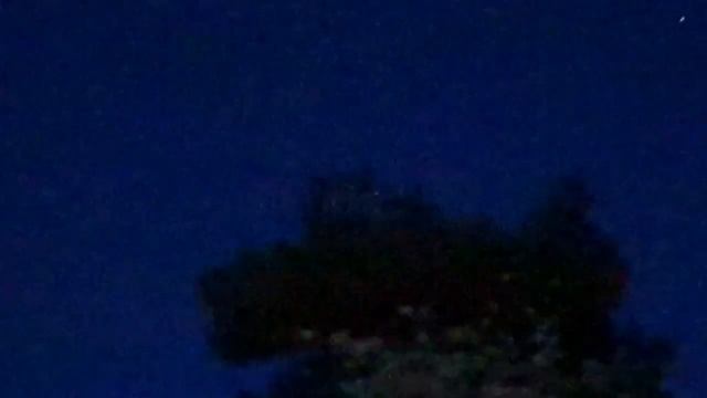 Странные светящиеся объекты на ночном небе заснял на видео волгоградец смотреть онлайн