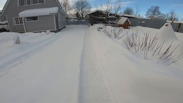 Уборка снега на даче с помощью квадроцикла. Александр Чекмарев смотреть онлайн