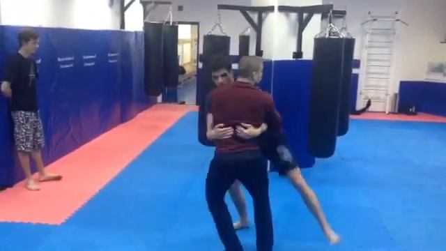 Клинч- контрприёмы (Смешанные единоборства, базовые техники) смотреть онлайн