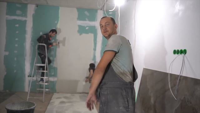 Широкоформатная плитка своими руками, монтаж большой плитки Сургут, керамогранит, дневник ремонта смотреть онлайн