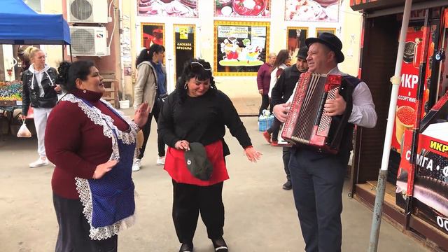 ШОУ на ПРИВОЗЕ Продолжается Поющий Полковник Светлана Базаренко и Лидочка с Привоза !!! смотреть онлайн