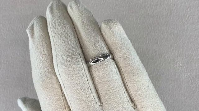 Обручальное кольцо из белого золота с бриллиантами по всему ободку *14819-200* смотреть онлайн