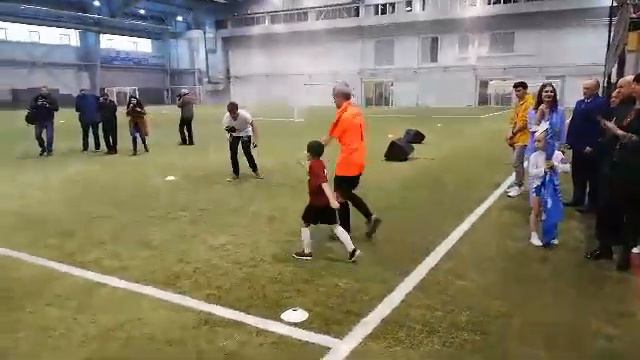 Команда чиновников Алтайского края играет в футбол! смотреть онлайн