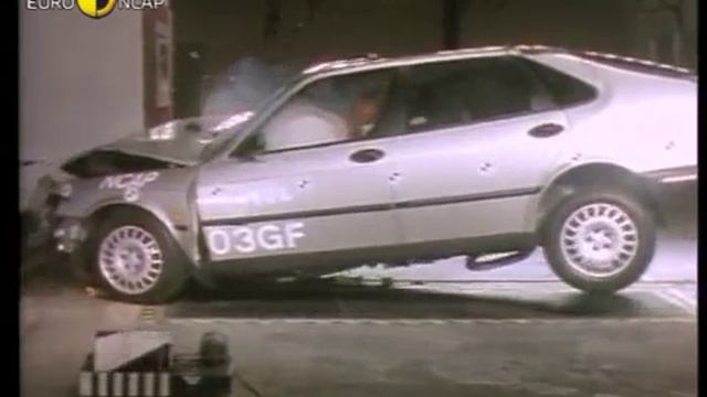 Saab 900 Crash Test 1997
