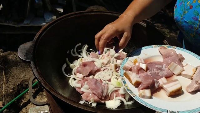 Праздник в каждом дне! Дымляма в казане на костре. Овощи с мясом в собственном соку да с дымком.