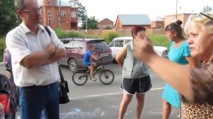 Тетка оттаскала на матах чиновника (одной известной партии)
