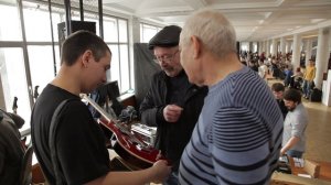 ART-AURA (стенд ретрогитар)