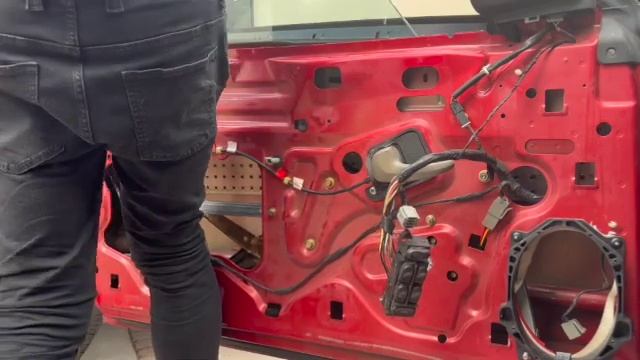 Mustang 1994-2004 Driver Door Glass Replacement смотреть онлайн