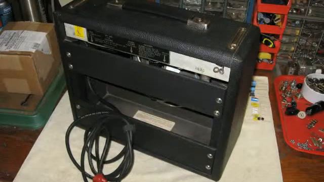 Drift Away played on Fender Vibro Champ amp restoration.swf смотреть онлайн