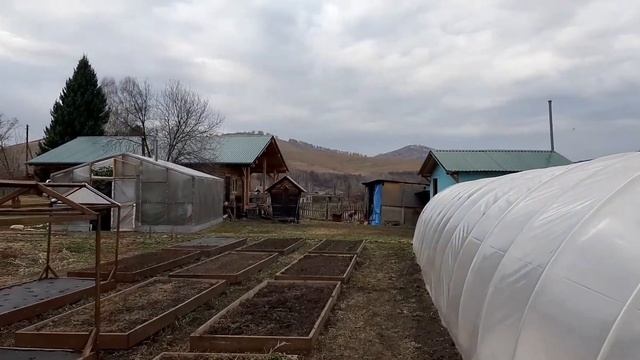 С кем мы общаемся в деревне.  Семейные встречи на Пасху. Много детей и многомамы.