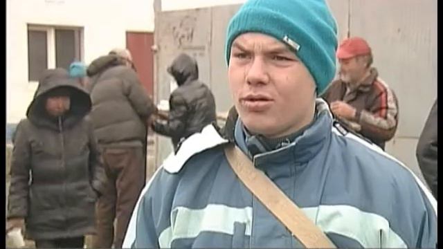 Зимние сапоги и пуховики для бездомных. Челябинские бродяги получили теплую помощь смотреть онлайн