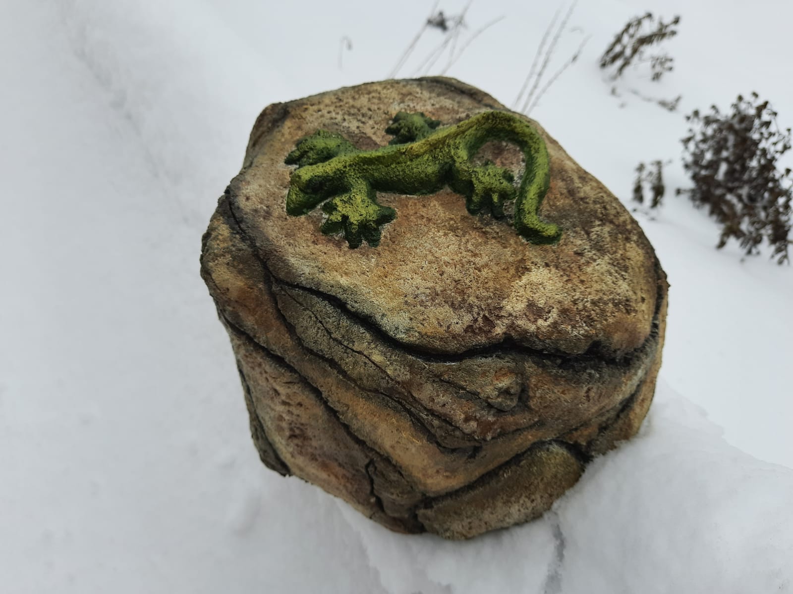 Садовая фигура "ящерица на камне" из цемента смотреть онлайн