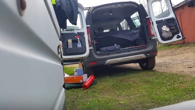 Спальное место в машине. Ларгус Кросс. смотреть онлайн