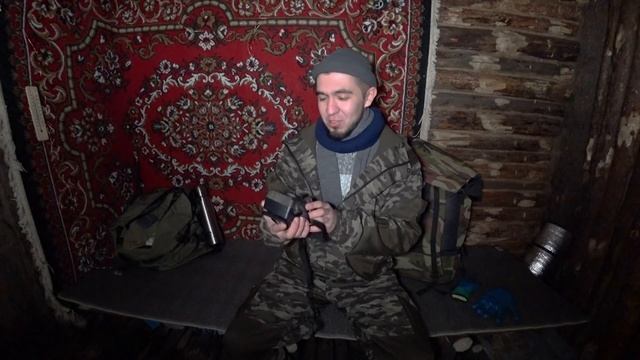 УСТАНОВИЛ ФОТОЛОВУШКУ. МОРОЗ -26°. ДЕНЬ ДРОВ С ЛЁХОЙ. ХОТ-ДОГИ НА КОСТРЕ. RUSSIAN BUSHCRAFT. смотреть онлайн