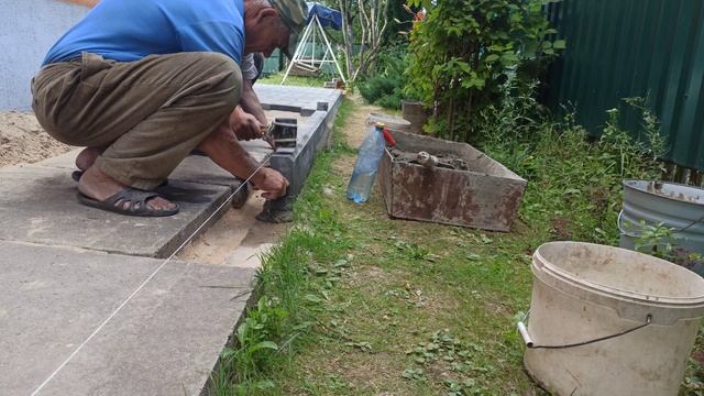 4К UHD. ДОРОЖКА из ТРОТУАРНОЙ ПЛИТКИ с УСТАНОВКОЙ БОРДЮРОВ на ПУЧИНИСТОМ ГРУНТЕ. ПОЛНЫЙ ЦИКЛ смотреть онлайн