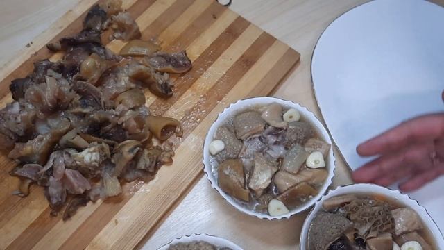 Домашний Холодец из говяжий ног,на праздничный стол.Homemade aspic beef leg, on the festive table. смотреть онлайн