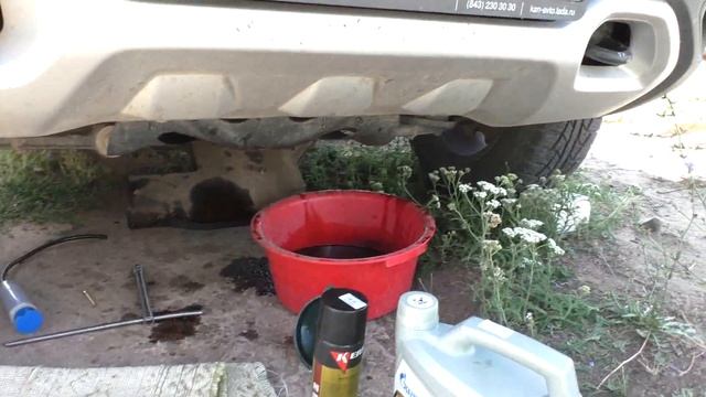 Нива Тревел и Замена Моторного Масло Своими Руками При Пробеге 42200 км смотреть онлайн