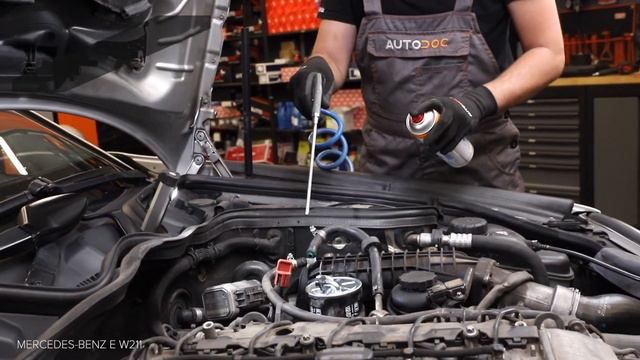 How to change fuel filter MERCEDES-BENZ W211 E-Class [TUTORIAL AUTODOC] смотреть онлайн