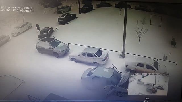 В Волжском рано утром по неизвестной причине загорелся Renault Logan смотреть онлайн