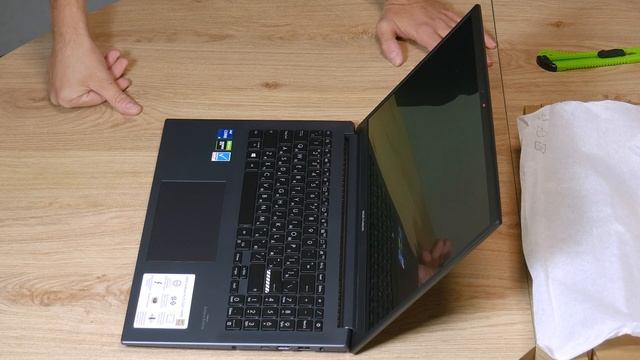Распаковка ноутбука ASUS VivoBook Pro 15 OLED K3500PH-L1067 смотреть онлайн